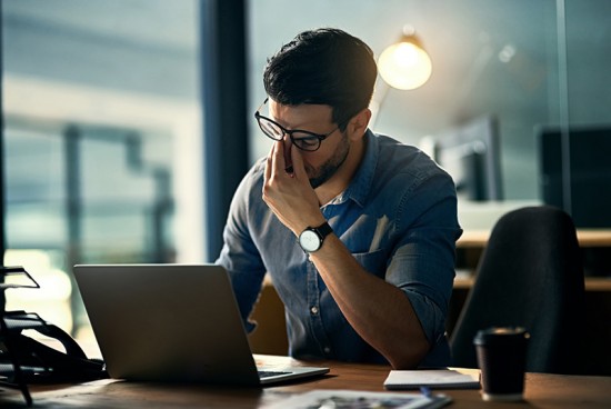 Mỏi mắt khi ngồi máy tính cần phải biết 6 điều sau để tránh nguy hại