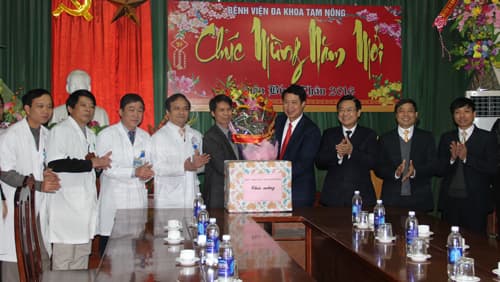Công ty cổ phần Dược Liệu Việt Nam trao tặng thảo dược tại Phú Thọ