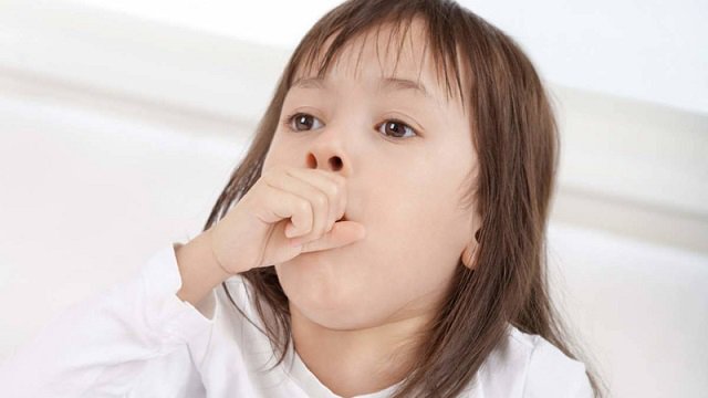 Sai lầm của cha mẹ khiến ho ở trẻ trở nên nghiêm trọng