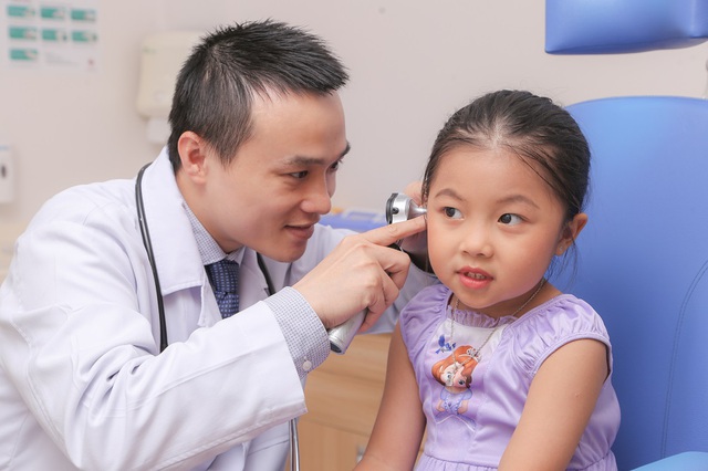 Trẻ đi bơi hay bị viêm ống tai: Nguyên nhân và cách khắc phục